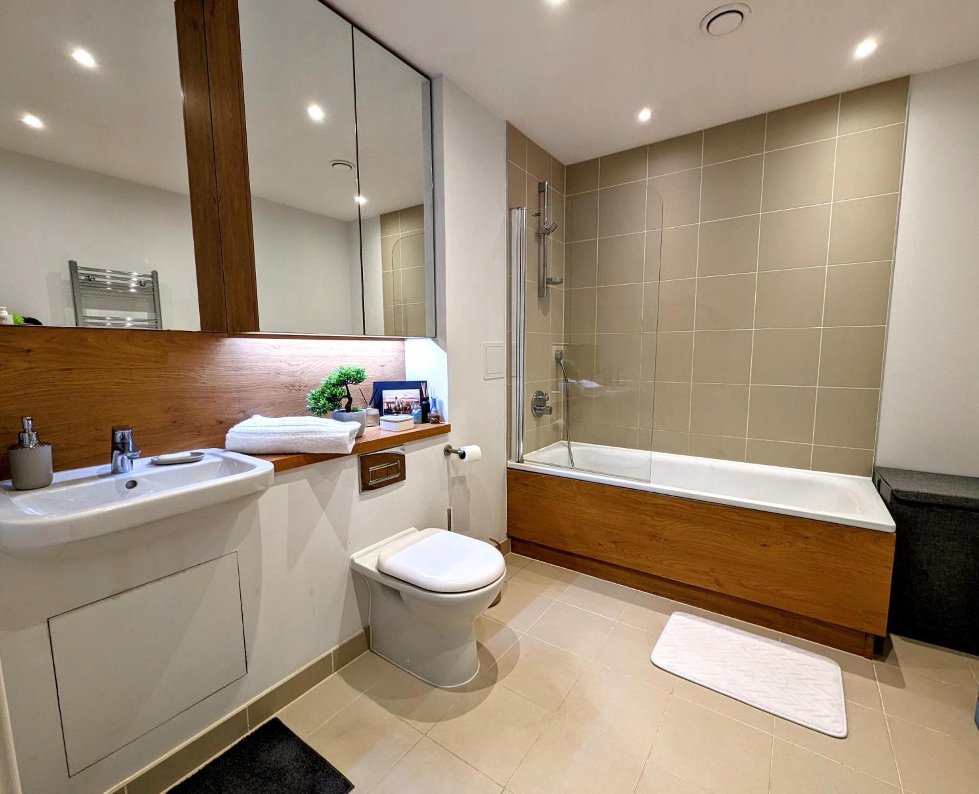 Modern London Apartment Near Greenwich - Rooftop City View Exterior photo